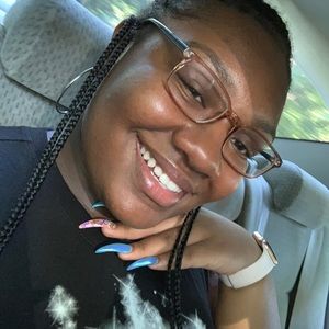 Meet your Posher, Talia